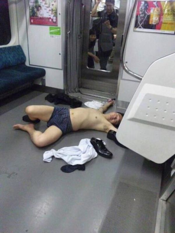 japanese_businessmen_passed_drunk_in_public_640_13-1